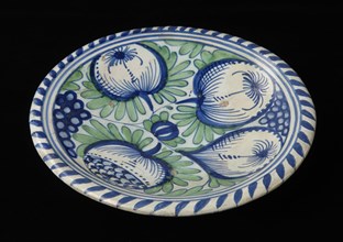 Majolica dish with polychrome representation, four pomegranates in green and blue, dish crockery holder soil find ceramic