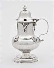 Silversmith: Michiel de Bruck, Silver mustard pot with ear and lid, in it blue glass inner pot, mustard pot pottery holder