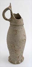Jug or jacobakan, jug with pinched foot, Jug or jacobakan jug crockery holder soil find ceramic stoneware, surface 7.8 hand
