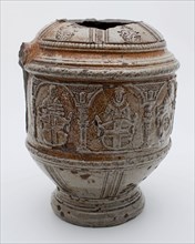 Stoneware jug, on belly frieze with arcades including electors with coats of arms and text, jug crockery holder soil find