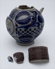 Stoneware jug with appliqué, in which GR, blue floral design and chessplate pattern, jug crockery holder soil find ceramic