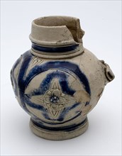 Small stoneware bell-jug with three circles on the belly in which partially profiled star motif, bulletbayer jug crockery holder