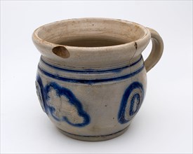 Stoneware room comfort or chamber pot with ear, three medallions in which man figure with chalice, two lions, pot holder