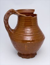 Pottery jug, jug with pinched foot, standing ear, rotating, jug crockery holder soil find ceramic earthenware glaze lead glaze