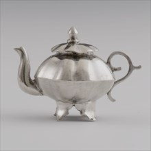 Silver miniature teapot, teapot crockery holder dolls toy relaxing medium miniature model silver, struck Lobed body and lid