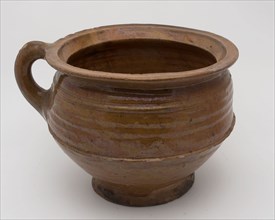 Earthenware chamber pot, ease of use on stand ring, double conical in shape, standing ear, pot holder sanitary earthenware