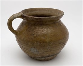 Stoneware chamber pot, ease of use on standing surface, rotating bells on belly, standing ear, pot holder sanitary soil found