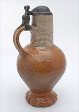Stoneware jug with handle, tin frame and lid, with ribbed neck and on squeeze foot, jug crockery holder soil find ceramic
