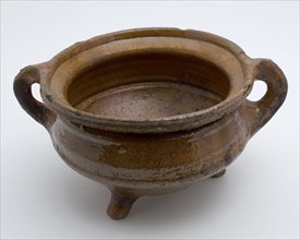 Earthenware cooking pot, red shard, largely glazed, two vertical sausages, on three legs, cooking pot crockery holder