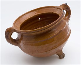 Pottery cooking pot, grape-model, red shard with lead glaze, two vertical sausages, on three legs, cooking pot crockery holder