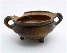 Pottery cooking pot, grape-model, red shard, glazed, two vertical sausages, on three legs, cooking pot crockery holder