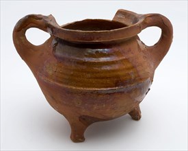 Earthenware cooking pot, grape-model, red shard with sparing lead glaze, two sausage ears, three legs, cooking pot tableware