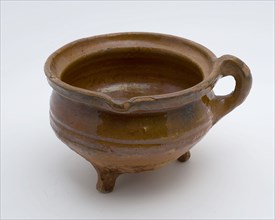 Pottery cooking jug, grape-model, red shard, lead glaze, on three legs, bottom unglazed, cooking jug be found in the earthenware