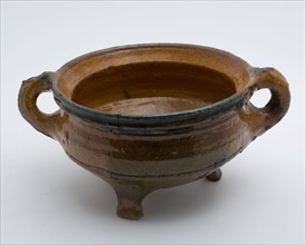 Pottery cooking pot, red shard, lead glaze with greenish spots, two sausages, on three legs, cooking pot crockery holder