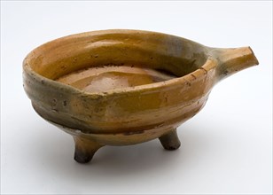 Pottery saucepan, red shard, glazed with greenish spots, with pouring lip, on three legs, saucepan pan crockery holder