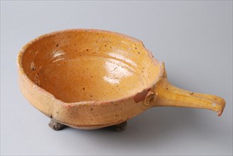 Pottery saucepan, red shard, fully glazed, pouring lip, on three legs, saucepan pan tableware container kitchenware earth