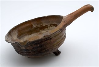 Pottery saucepan, red shard with sparing lead glaze, pouring lip, on three legs, saucepan pan crockery holder kitchenware soil