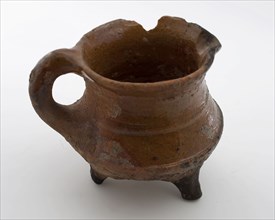 Pottery cooking jug made of red earthenware, belly on three legs, one ear and pouring lip, casserole