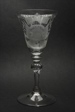 Goblet engraved with militaria and The well-being of the Krygsraad of Schiedam, wine glass drinking glass drinking utensils