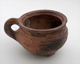Pottery cooking pot, grape-model, red shard, sparingly glazed, sausage ear, on three legs, cooking pot crockery holder kitchen
