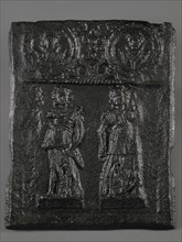 Fireback with female figures 'Hope' and 'Faith', at the top two portraits, hob plate cast iron, cast Rectangular hob