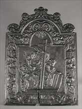 Fireback woman with cross and lamp, the Faith, hob plate cast iron, cast Rectangular with arch at the top. On top of two putti