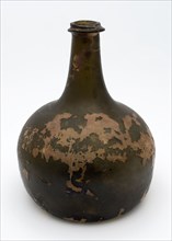 Belly (bell or hammer) bottle, belly bottle bottle holder soil find glass, free blown and shaped glass application Circular