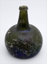 Belly bottle, belly bottle bottle holder soil find glass, bottom in which crack and triangular hole Body with convex ascending