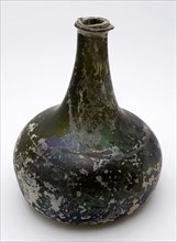 Belly bottle, storage bottle bottle bottle holder soil find glass, bottom. Body with convex ascending wall to convex shoulders