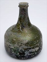 Belly bottle in clear olive green glass, hammer, iridescent, wine bottle bottle holder soil find glass, free blown