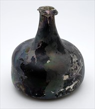 Belly bottle, hammer bottle, bottle holder bottomfound glass, free blown and shaped glass application Bulky bottle hammer bottle
