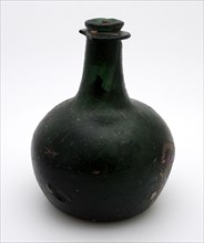Bulbous bottle, bottle bottle holder soil find glass, free blown and shaped glass application Bulb bottle onion in clear dark