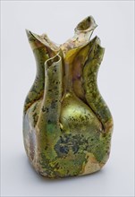 Fragment of 'kuttrolf', 'glückerflasche' or squeeze bottle, bottle holder bottomfound glass, free blown and formed Fragment