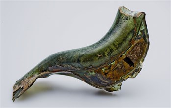 Fragment of 'kuttrolf', 'glückerflasche' or squeeze bottle, bottle holder soil find glass, free blown and shaped Fragment