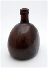 Flattened bell-shaped bottle, bottle holder bottomfound glass, free-blown and shaped glass application Flattened bottle-shaped