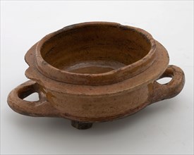 Small earthenware griddle or cooking pot, partially glazed, two sausage rolls, on three legs, gortpan pan cooking pot tableware