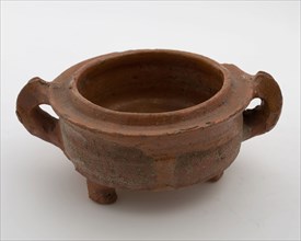 Pottery cooking pot, red shard, with lead glaze, two bands on three legs, cooking pot crockery holder kitchenware toy relaxing
