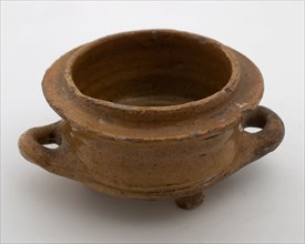 Small Pottery toy cooking pot, partly glazed with two horizontal ears, gortpan pan crockery holder kitchenware toy relaxing