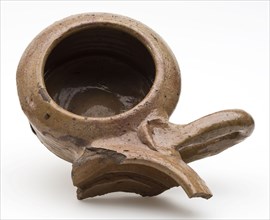 Earthenware twin bowl, inward-facing upper edge and elongated vertical sausage ear, bake crockery holder soil find ceramic