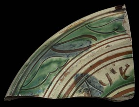 Border fragment earthenware bowl with sgraffito, dishware holder earthenware ceramic earthenware glaze lead glaze, hand-turned