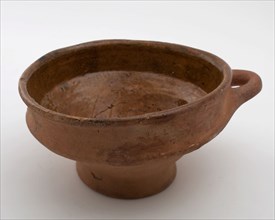 Earthenware bowl, red shard, sausage ear, internal lead glaze, on stand, porcelain crockery holder earth discovery ceramics