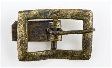Rectangular buckle with middle post, sting and baffle plate, buckle fastener part soil find copper brass metal, fitting plate