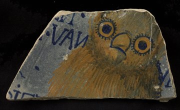 Soul fragment of polychrome majolica dish with owl and text, plate crockery holder soil find ceramic earthenware glaze tin glaze