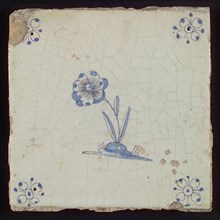 White tile with blue flower; corner motif spider, wall tile tile sculpture ceramic earthenware glaze, baked 2x glazed painted