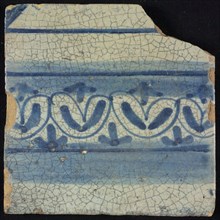 Tile of chimney pilaster, blue on white, blue horizontal band with leaf motifs as an ornament, chimney pilaster tile pilaster