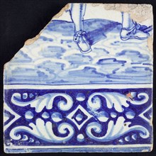 Tile, in blue on white, under ornament edge, above it two legs of soldier with shoes and bows, tile picture footage fragment
