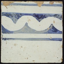 Tile of chimney pilaster, blue on white, blue rim with white garland band in between, chimney pilaster tile pilaster footage