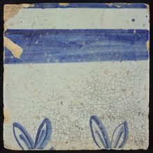 Tile of chimney pilaster, blue on white, top of two branches with horizontal blue border above, chimney pilaster tile pilaster