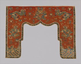 Valance, Qing dynasty (1644–1911), 1875/1900, China, weaving with silk threads, 105 × 139 cm (41