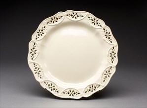 Plate, 1780/90, England, Leeds, Leeds, Lead-glazed earthenware (creamware), Diam. 24.1 cm (9 1/2 in